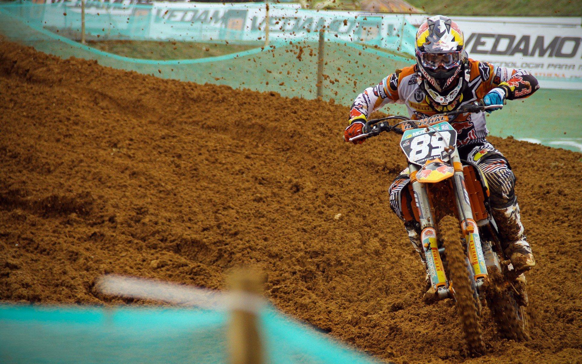 拉菲尼亚恢复部分合练,巴萨医疗组确认其进展顺利,周末有望重返大名单